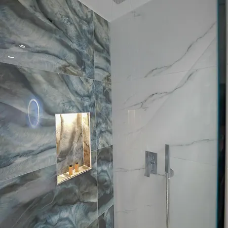 Bana Apartment Qeparo